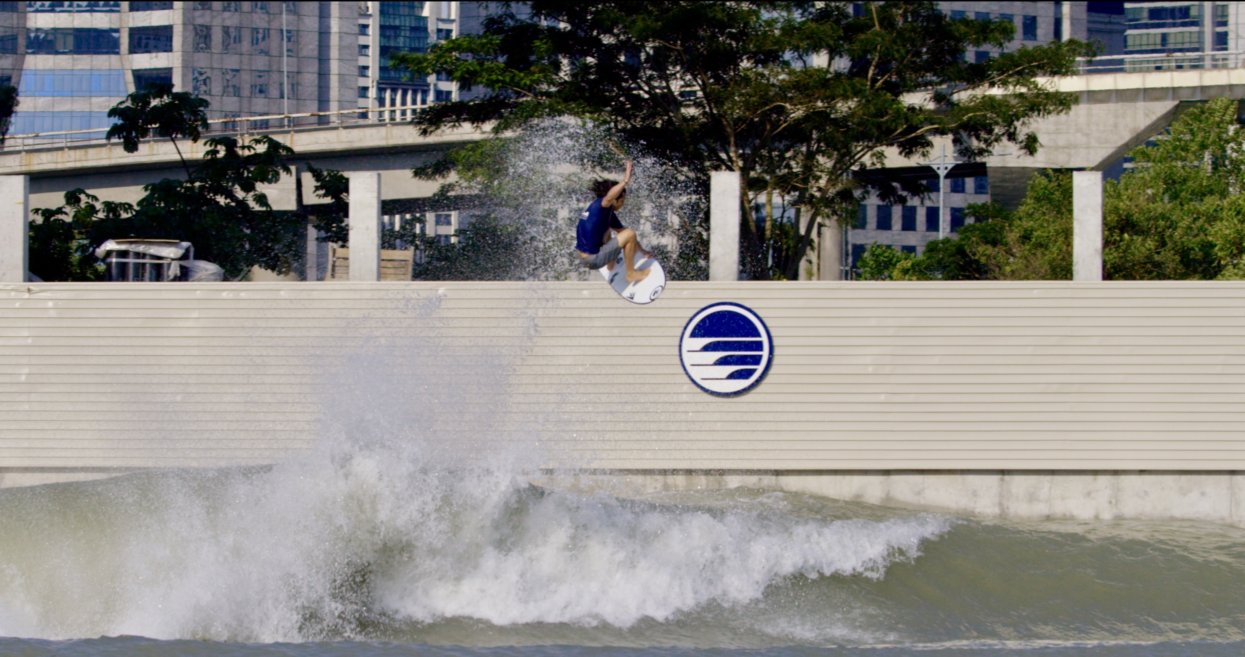 Rob Kelly takes to the air at the newest PerfectSwell® pool in São Paulo. Photo Courtesy of Bruno Zanin.